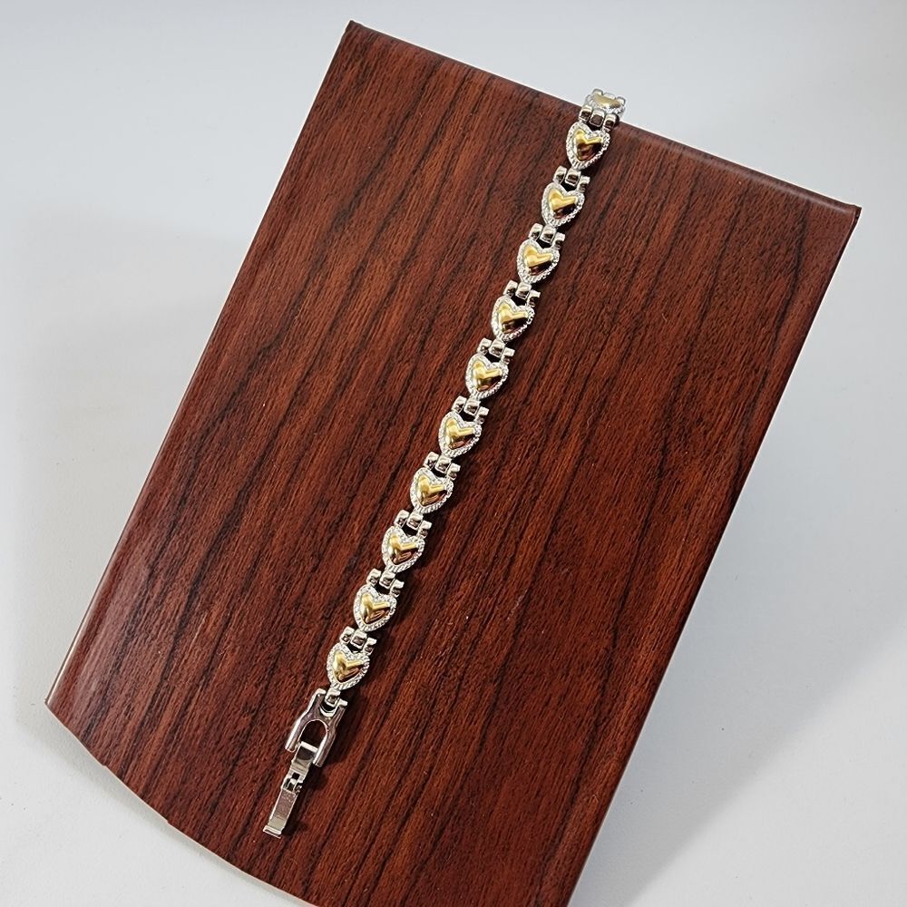 Beautiful hearty two toned heart bracelet